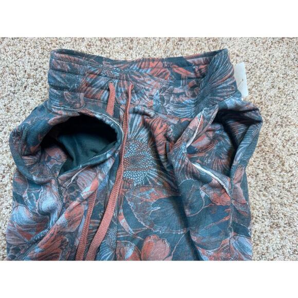 NWT - DAILY PRACTICE BY ANTHROPOLOGIE, Camilla Floral Jogger/Sweat Pants. LG - Picture 10 of 12